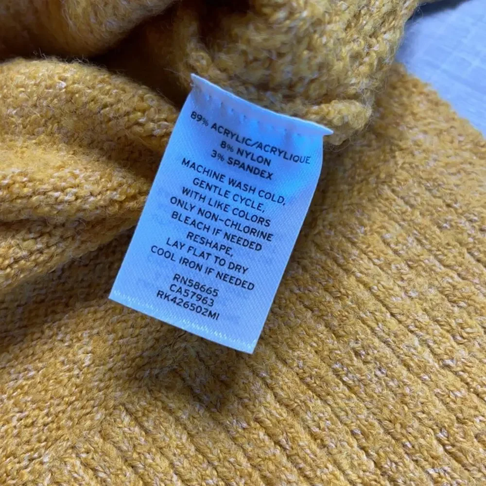 Abound Women's Yellow Treasure Long Sleeve V-Neck Sweater Size Small